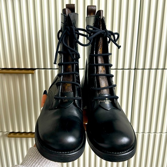 Louis Vuitton Paris Metropolis Flat Ranger Boots 
Size 36 - Picture 4 of 9